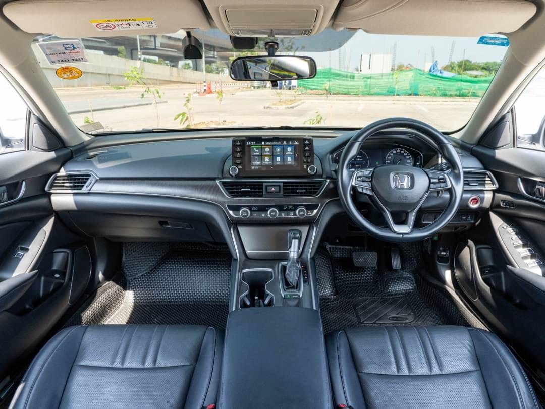 2019 Honda Accord สีขาว (รูปที่ 8)