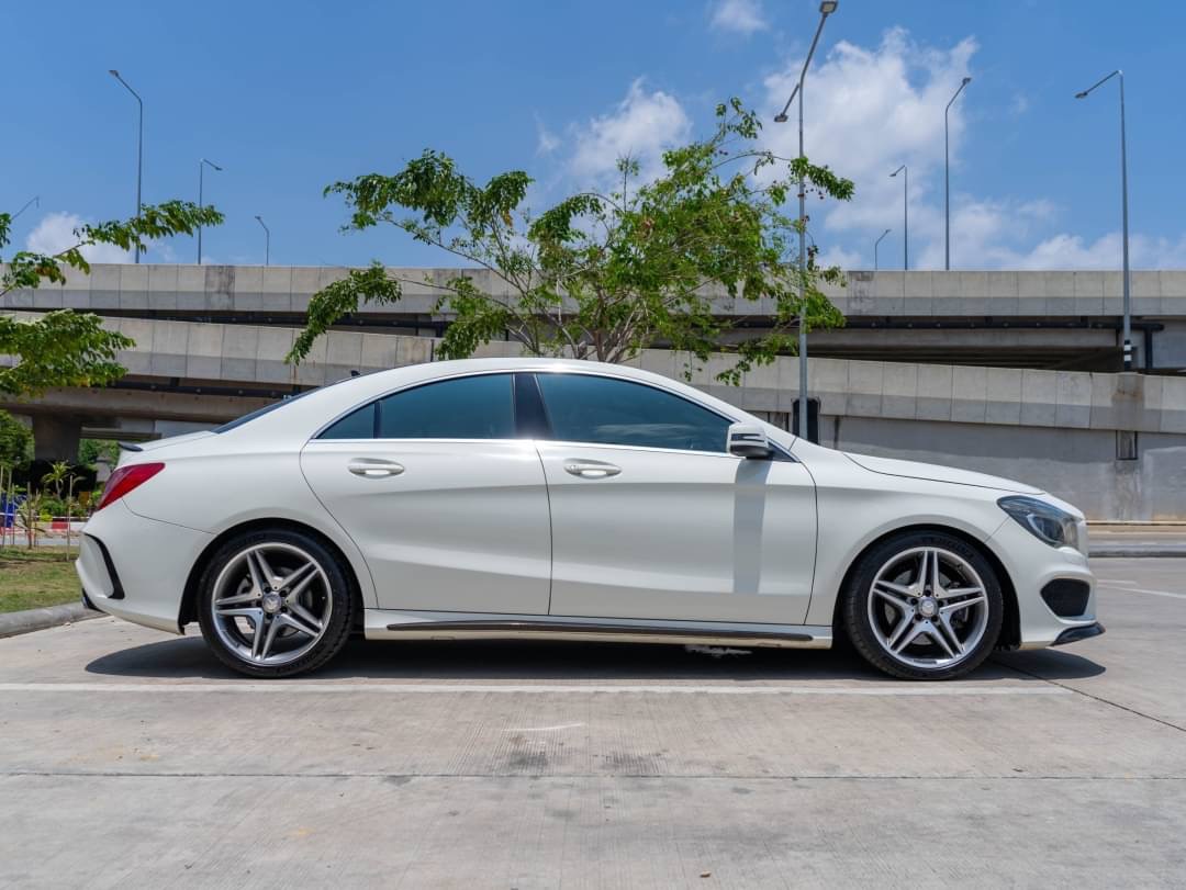 2014 Mercedes-Benz CLA-Class CLA-CLass CLA250 สีขาว (รูปที่ 3)