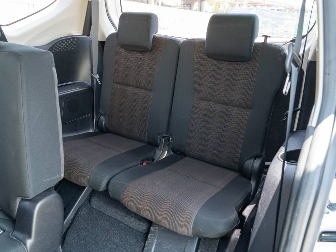 2019 Toyota Sienta สีขาว (รูปที่ 6)