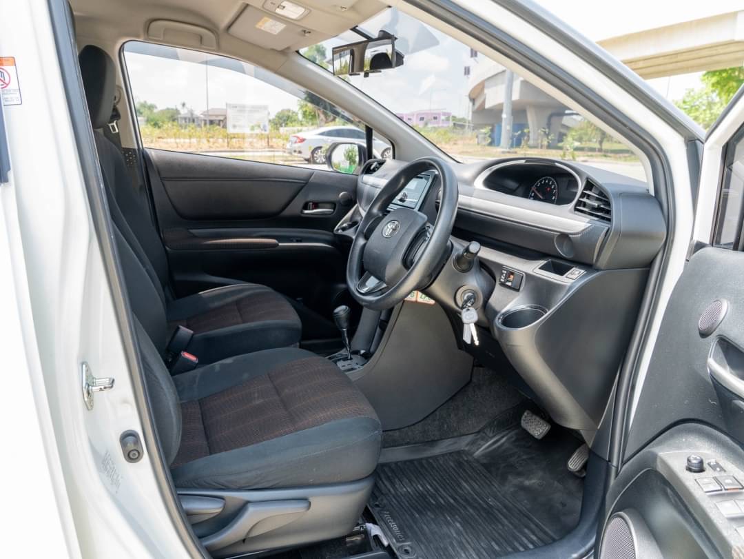 2019 Toyota Sienta สีขาว