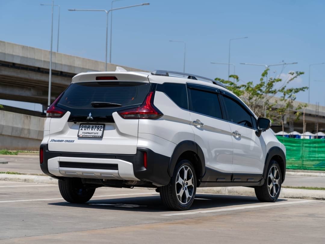 2021 Mitsubishi Xpander สีขาว