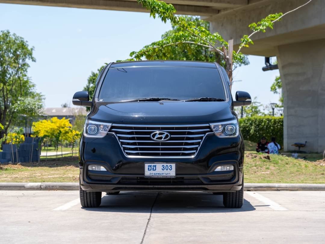 2019 Hyundai H-1 สีดำ (รูปที่ 2)