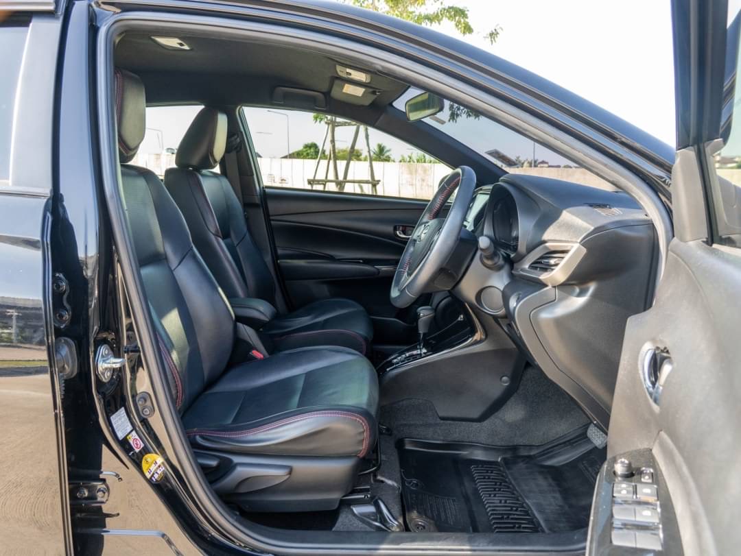 2019 Toyota Yaris สีดำ (รูปที่ 10)