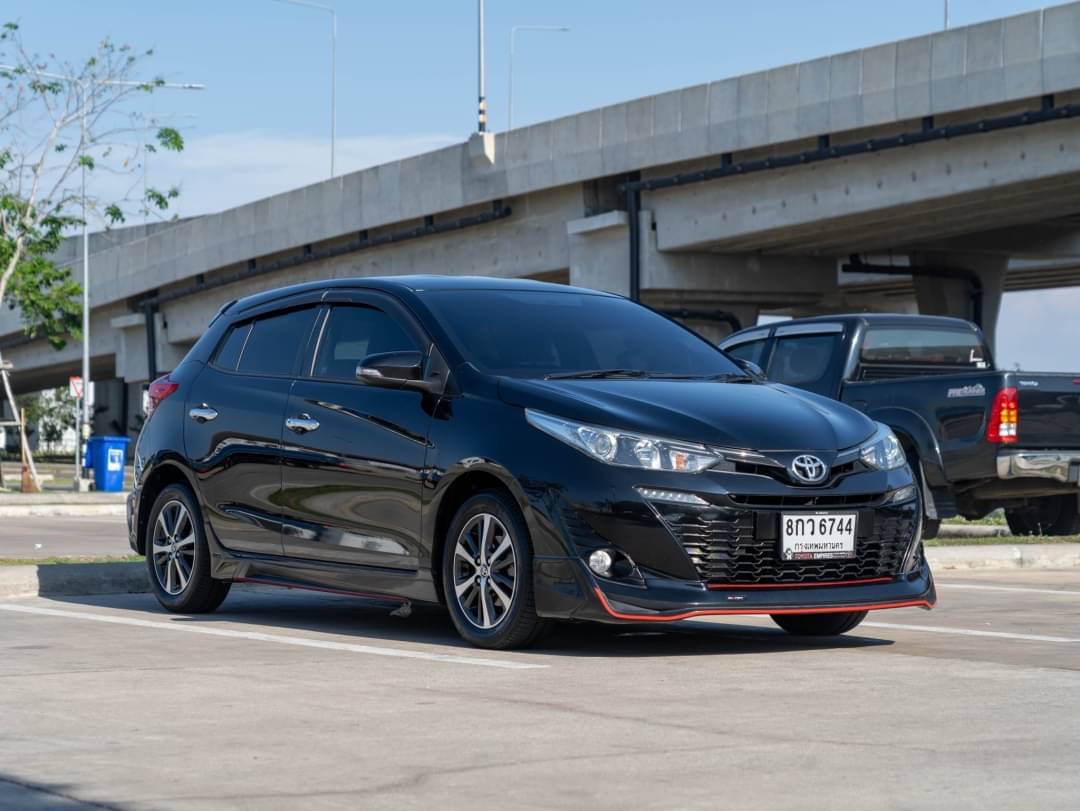 2019 Toyota Yaris สีดำ (รูปที่ 3)
