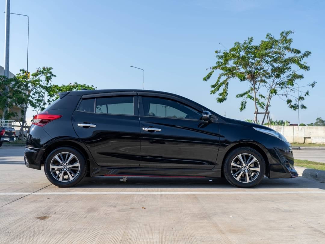 2019 Toyota Yaris สีดำ