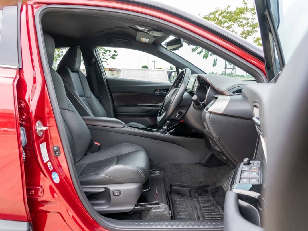 2018 Toyota C-HR สีแดง (รูปที่ 12)