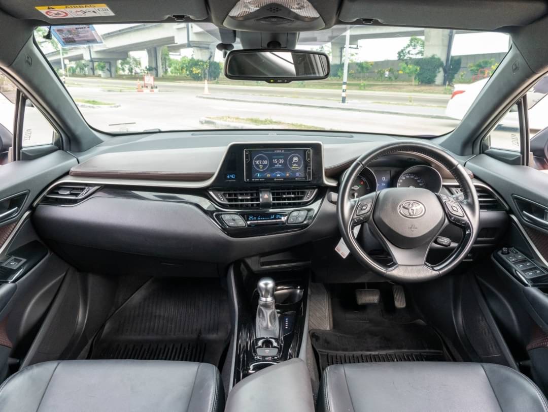 2018 Toyota C-HR สีแดง (รูปที่ 11)