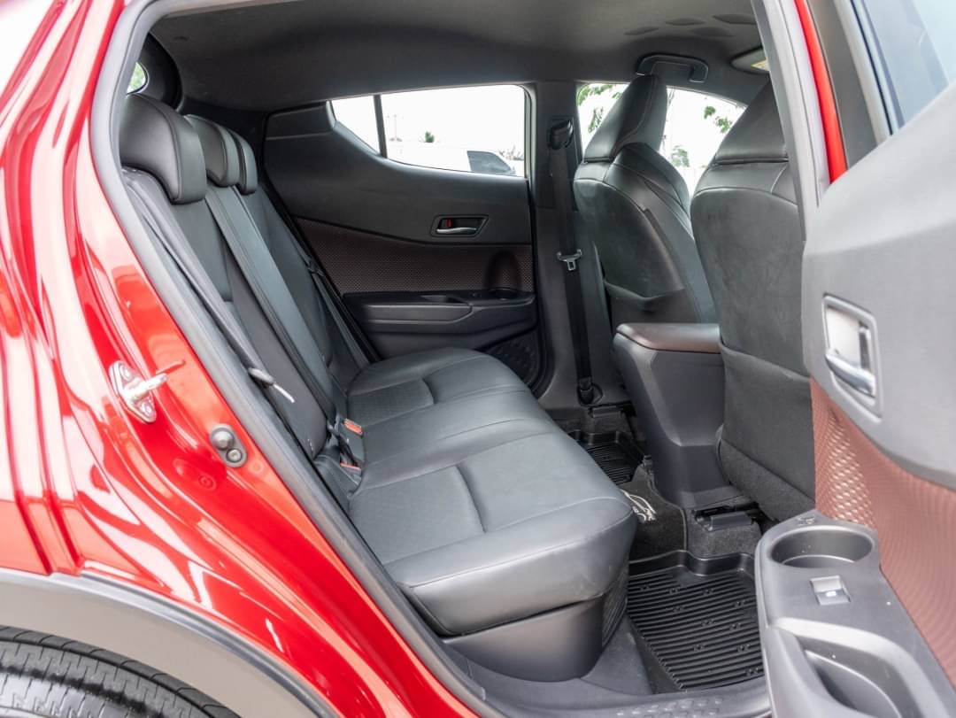 2018 Toyota C-HR สีแดง (รูปที่ 9)