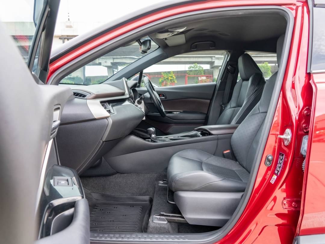 2018 Toyota C-HR สีแดง (รูปที่ 13)