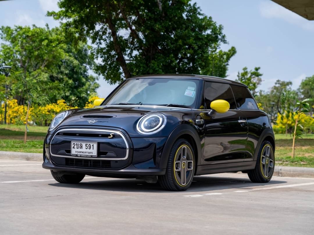 2022 Mini Cooper SE Hatchback RHD สีน้ำเงิน