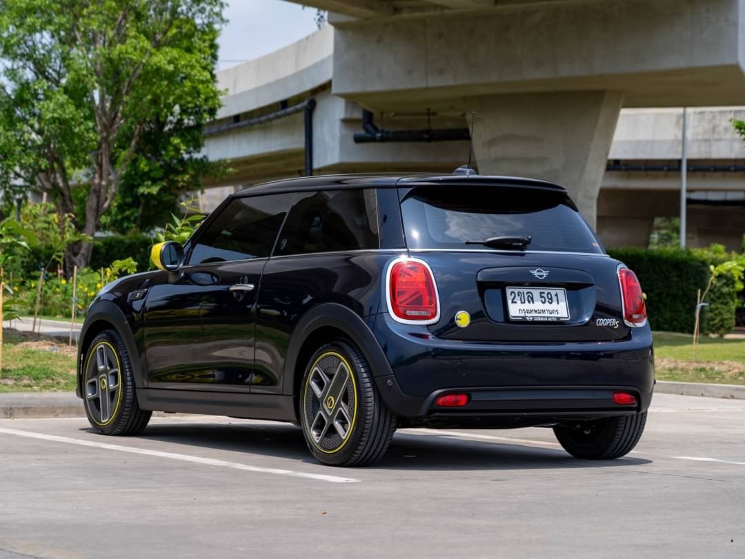 2022 Mini Cooper SE Hatchback RHD สีน้ำเงิน (รูปที่ 6)