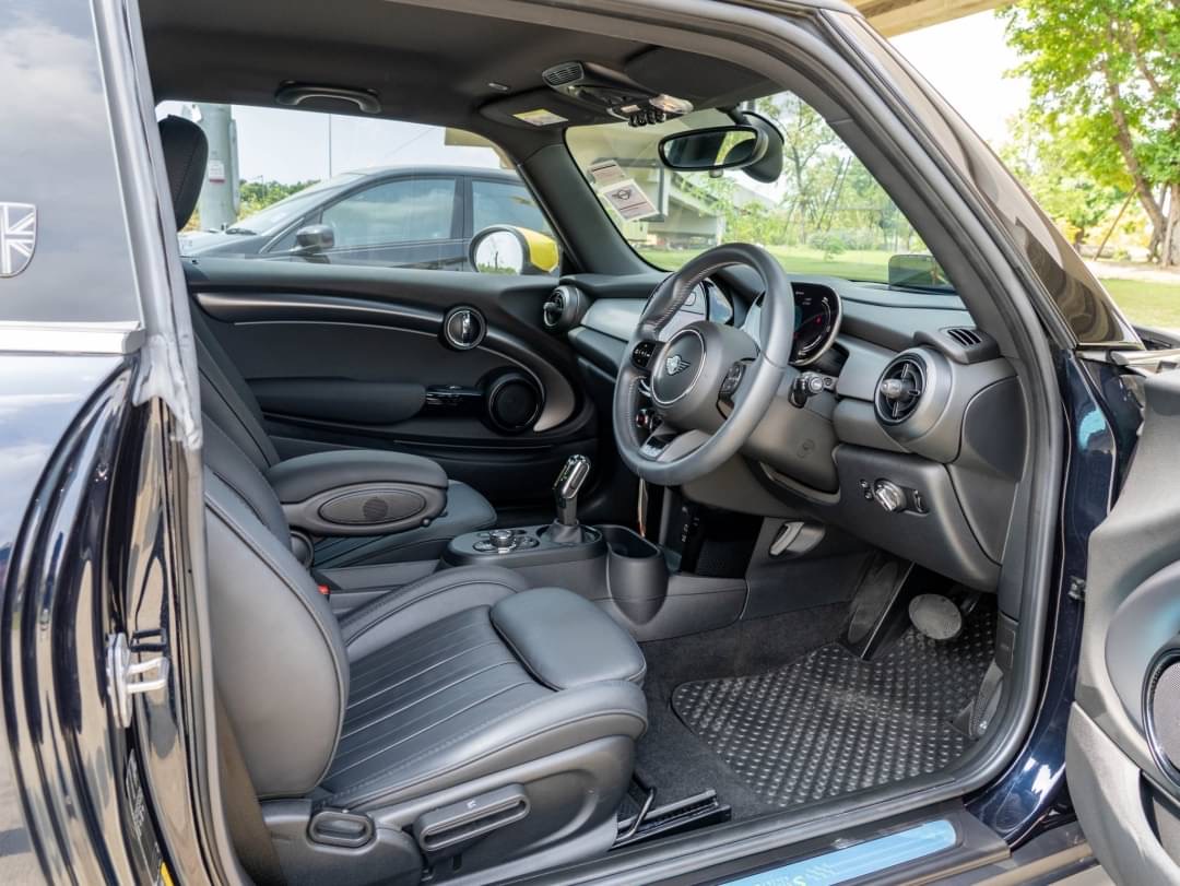 2022 Mini Cooper SE Hatchback RHD สีน้ำเงิน (รูปที่ 12)