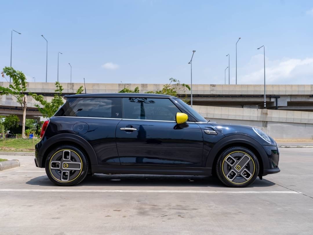 2022 Mini Cooper SE Hatchback RHD สีน้ำเงิน (รูปที่ 3)