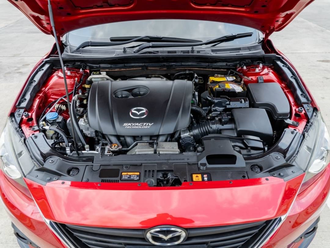 2015 Mazda 3 Hatchback สีแดง (รูปที่ 9)
