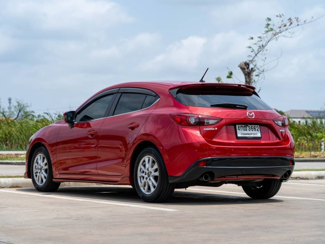 2015 Mazda 3 Hatchback สีแดง (รูปที่ 5)