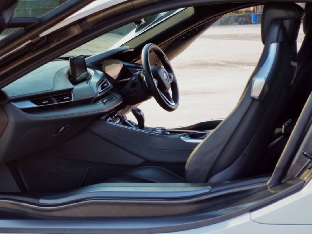 2015 BMW i8 สีขาว (รูปที่ 10)