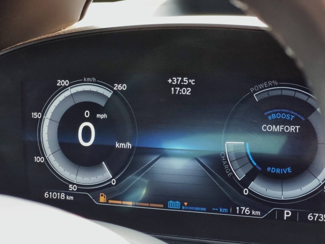 2015 BMW i8 สีขาว (รูปที่ 11)