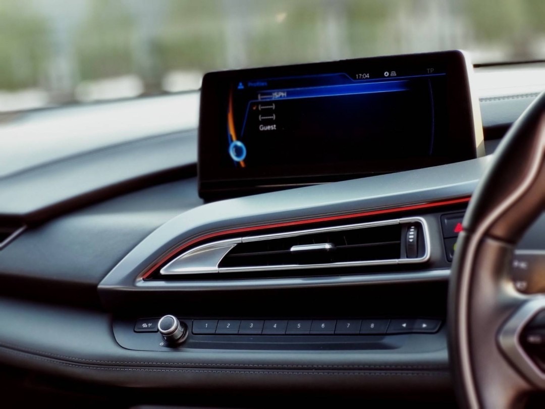 2015 BMW i8 สีขาว (รูปที่ 12)