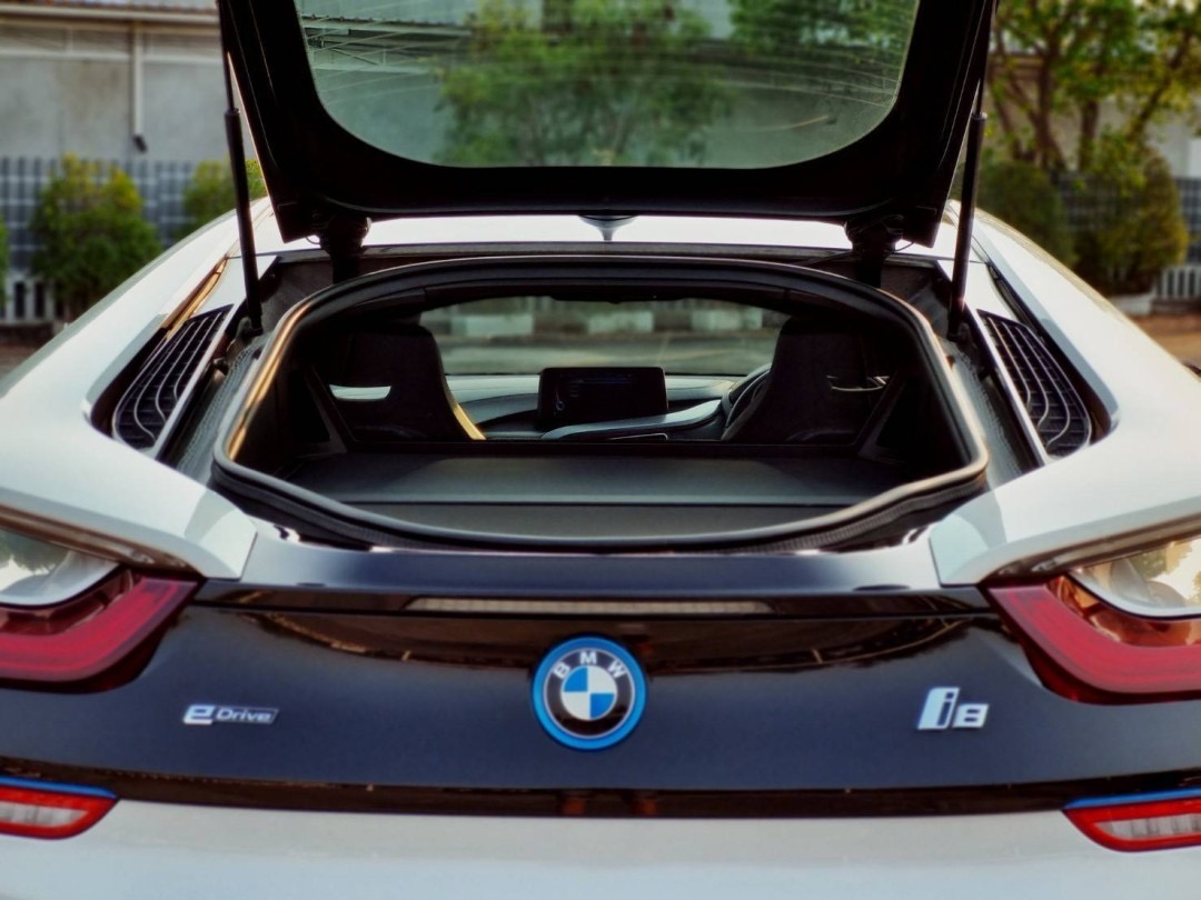 2015 BMW i8 สีขาว (รูปที่ 14)