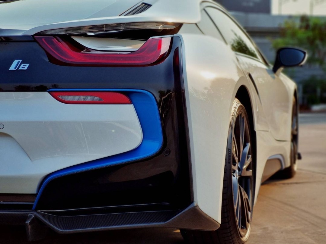 2015 BMW i8 สีขาว (รูปที่ 16)