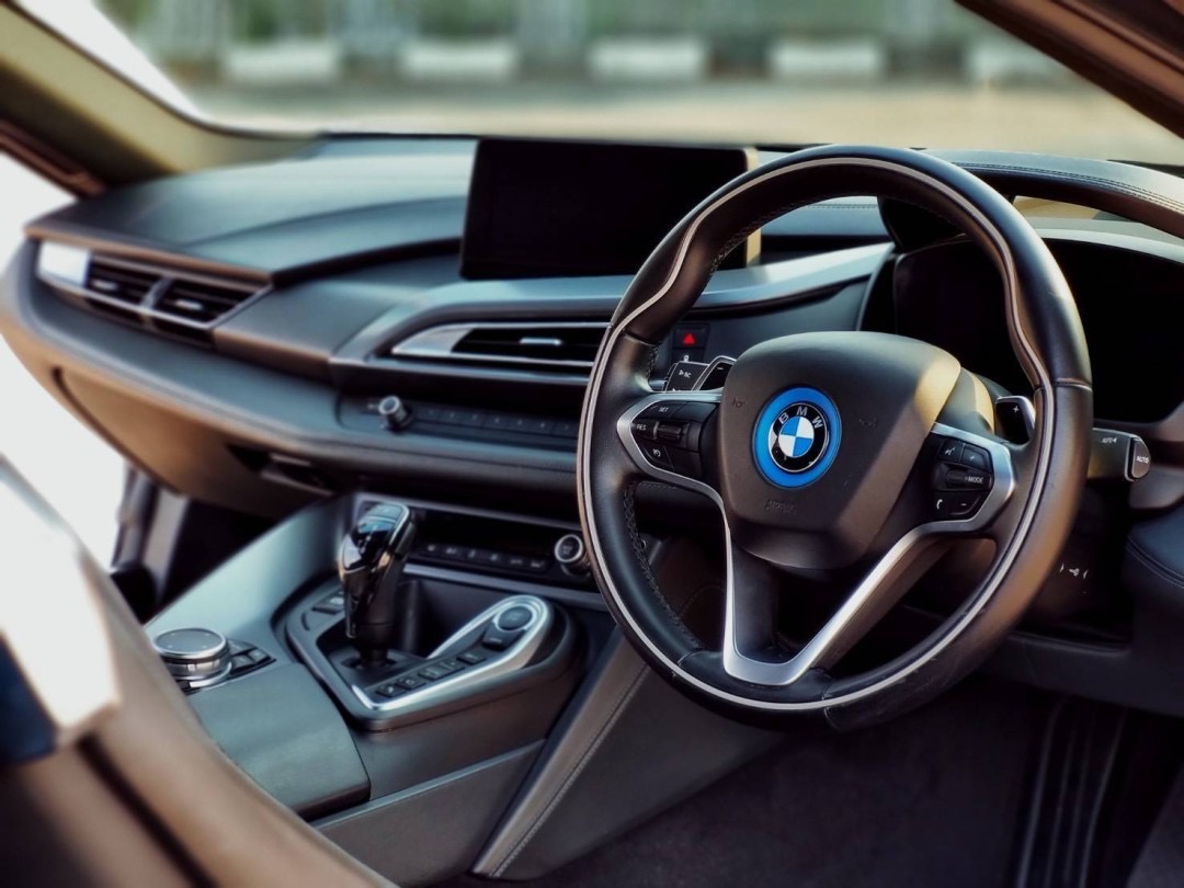 2015 BMW i8 สีขาว (รูปที่ 8)