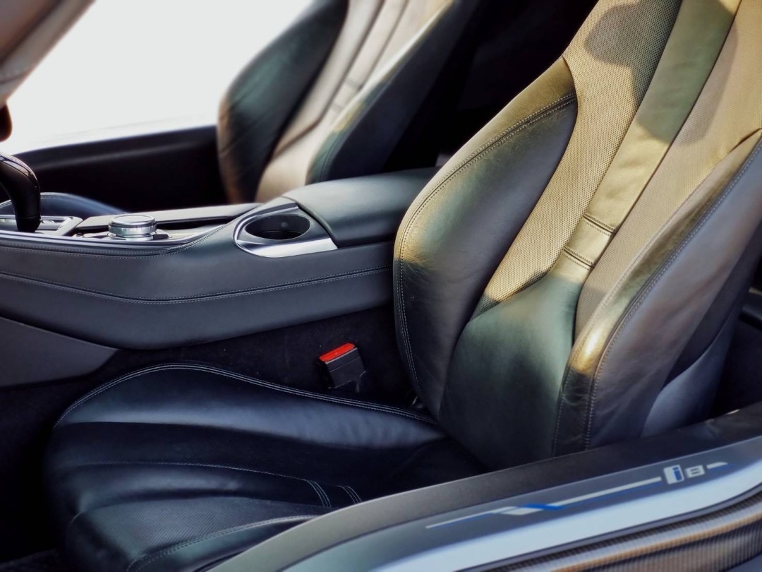 2015 BMW i8 สีขาว (รูปที่ 15)