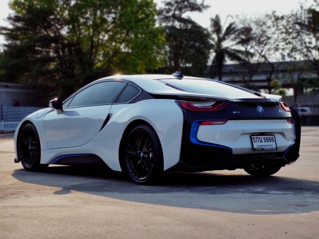 2015 BMW i8 สีขาว (รูปที่ 2)
