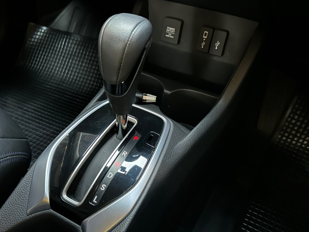 2023 Honda WR-V สีเทา (รูปที่ 15)