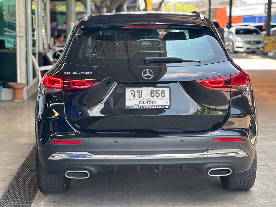 2021 Mercedes-Benz GLA-Class GLA 200 AMG สีดำ (รูปที่ 6)