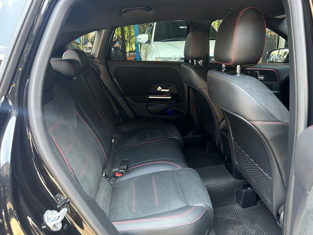 2021 Mercedes-Benz GLA-Class GLA 200 AMG สีดำ (รูปที่ 10)