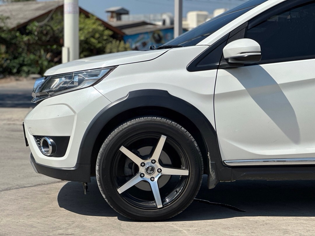 2016 Honda BR-V สีขาว (รูปที่ 8)