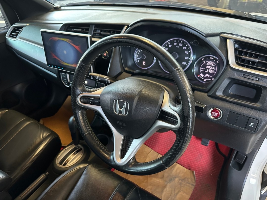 2016 Honda BR-V สีขาว (รูปที่ 16)