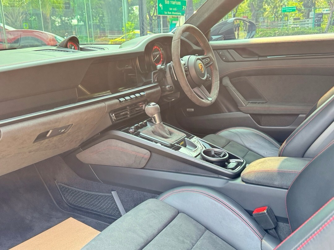 2022 Porsche 992 GT3 สีดำ (รูปที่ 18)