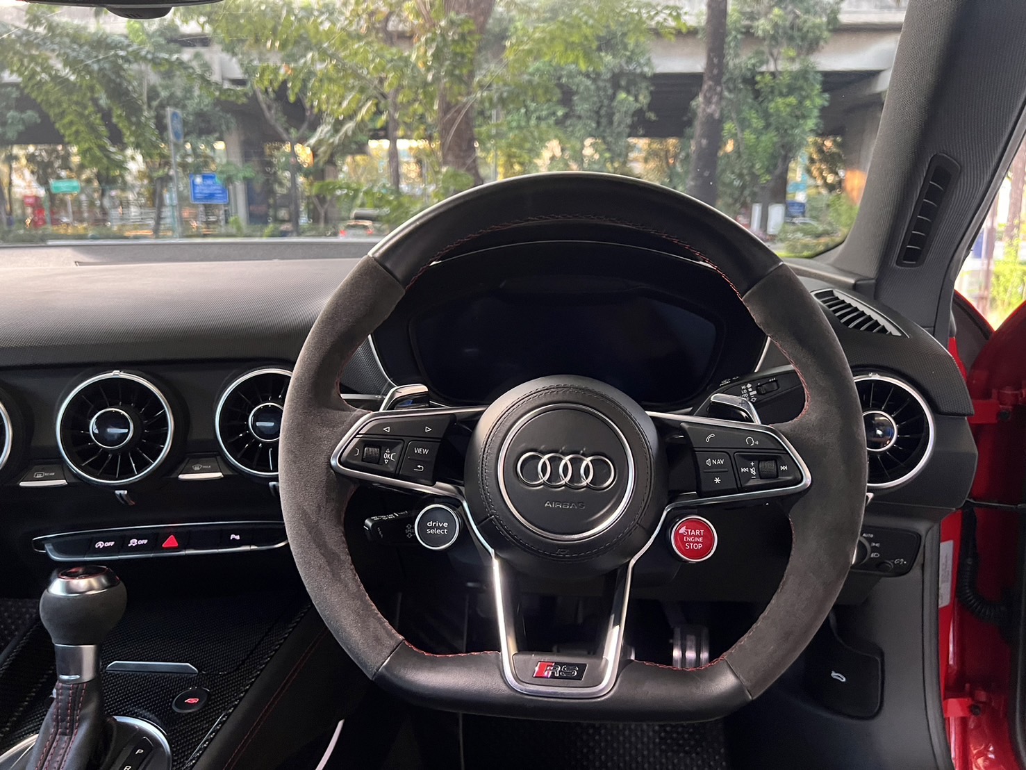 2022 Audi TTRS Quattro coupe สีแดง (รูปที่ 15)