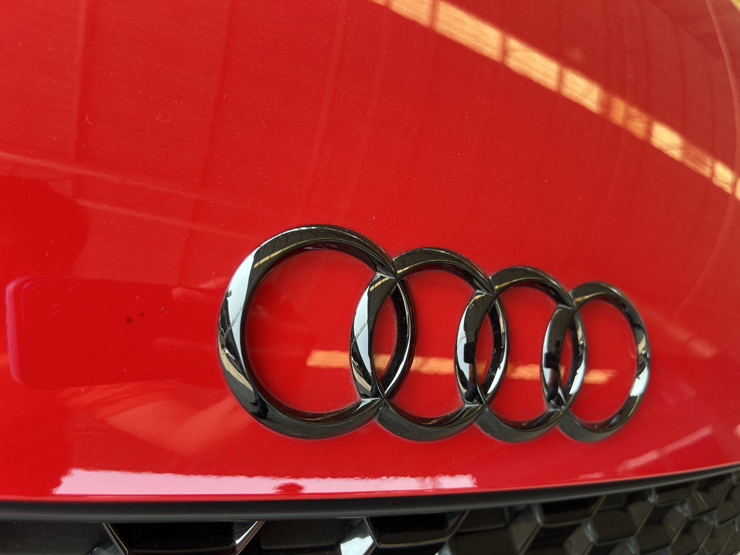 2022 Audi TTRS Quattro coupe สีแดง (รูปที่ 4)