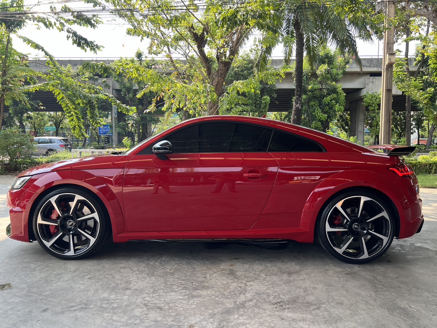2022 Audi TTRS Quattro coupe สีแดง (รูปที่ 2)
