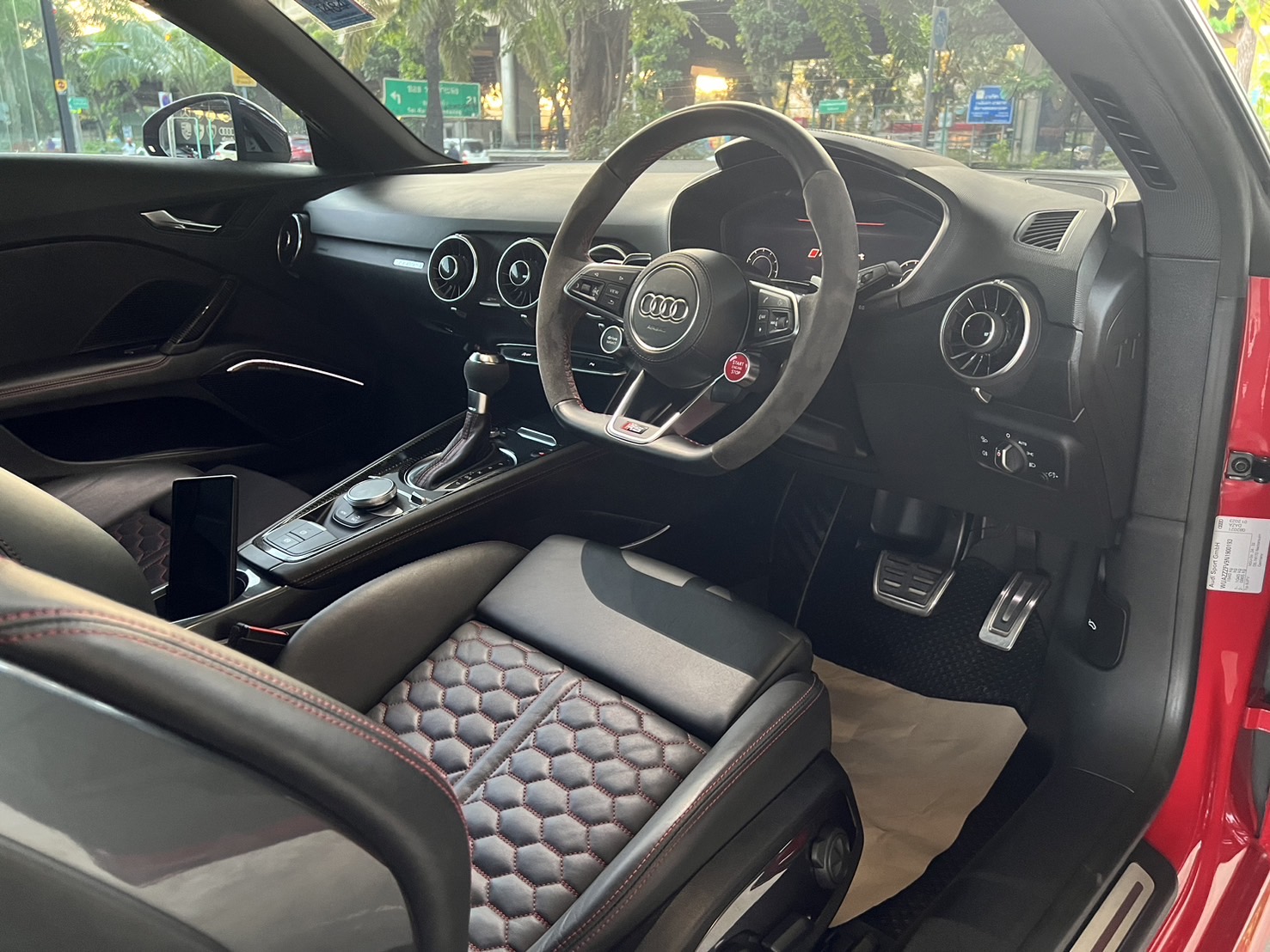 2022 Audi TTRS Quattro coupe สีแดง (รูปที่ 6)