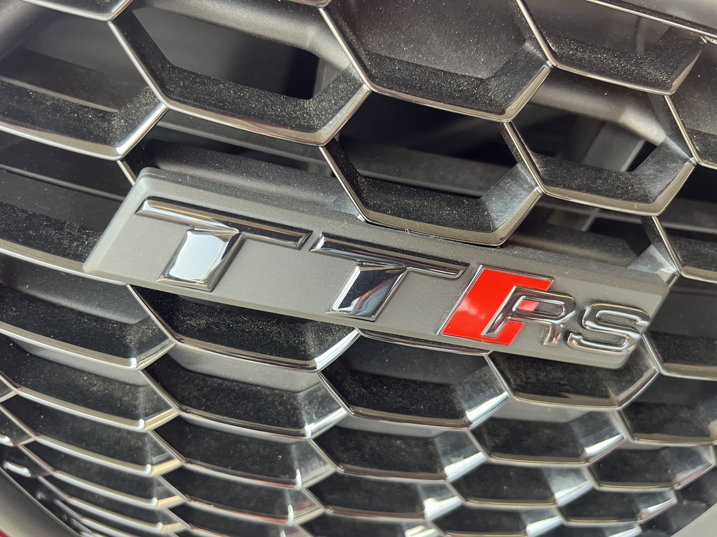 2022 Audi TTRS Quattro coupe สีแดง (รูปที่ 12)