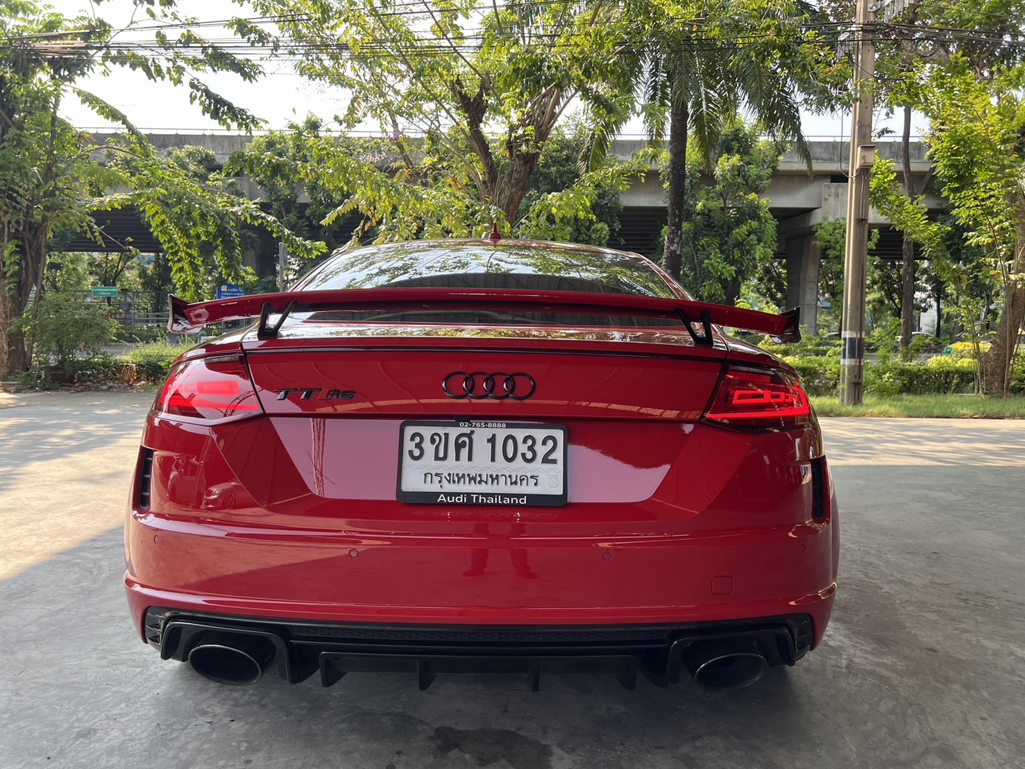 2022 Audi TTRS Quattro coupe สีแดง (รูปที่ 10)