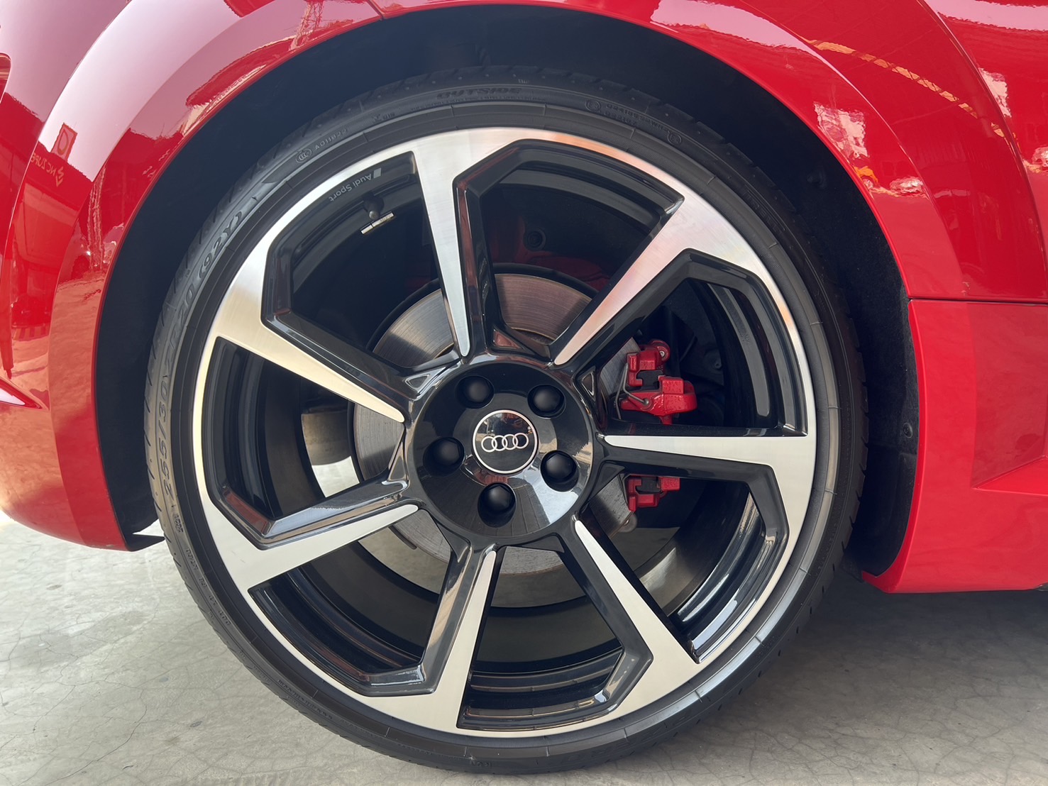2022 Audi TTRS Quattro coupe สีแดง (รูปที่ 5)