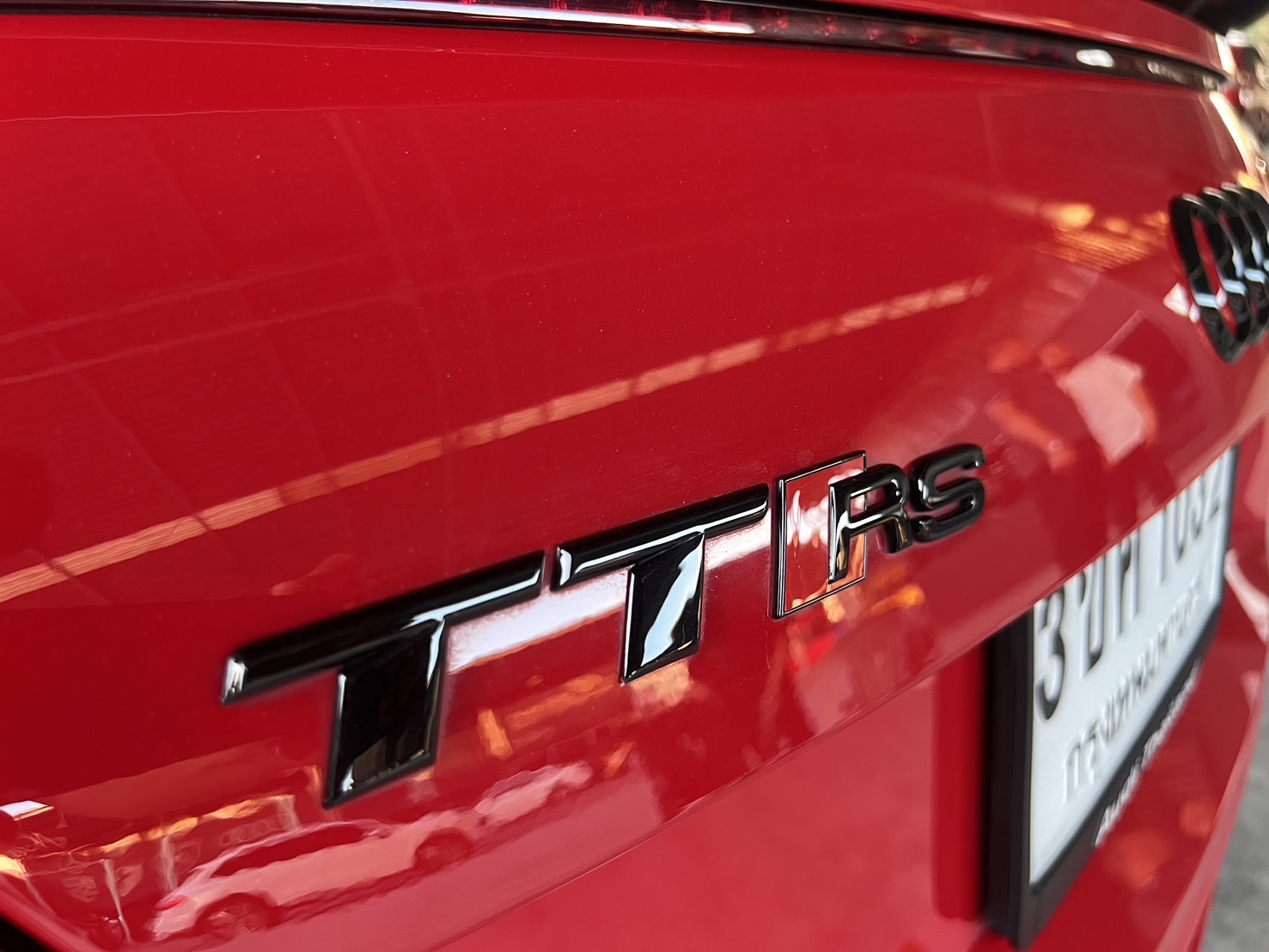 2022 Audi TTRS Quattro coupe สีแดง (รูปที่ 18)