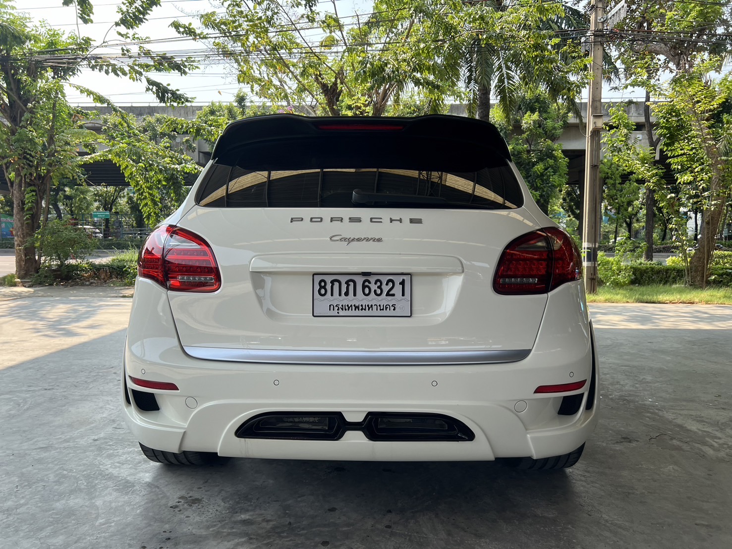 2011 Porsche Cayenne สีขาว (รูปที่ 12)