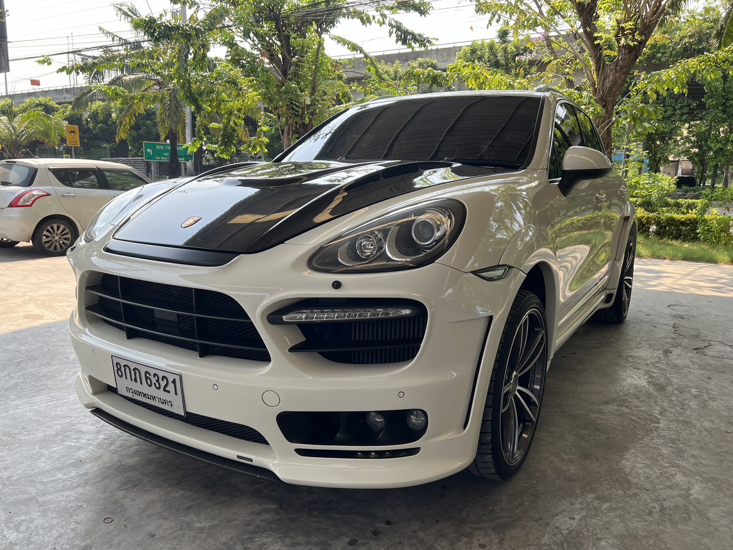 2011 Porsche Cayenne สีขาว (รูปที่ 2)