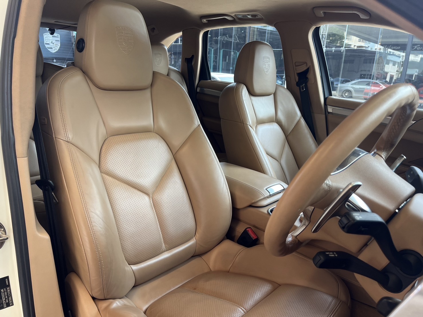 2011 Porsche Cayenne สีขาว (รูปที่ 8)