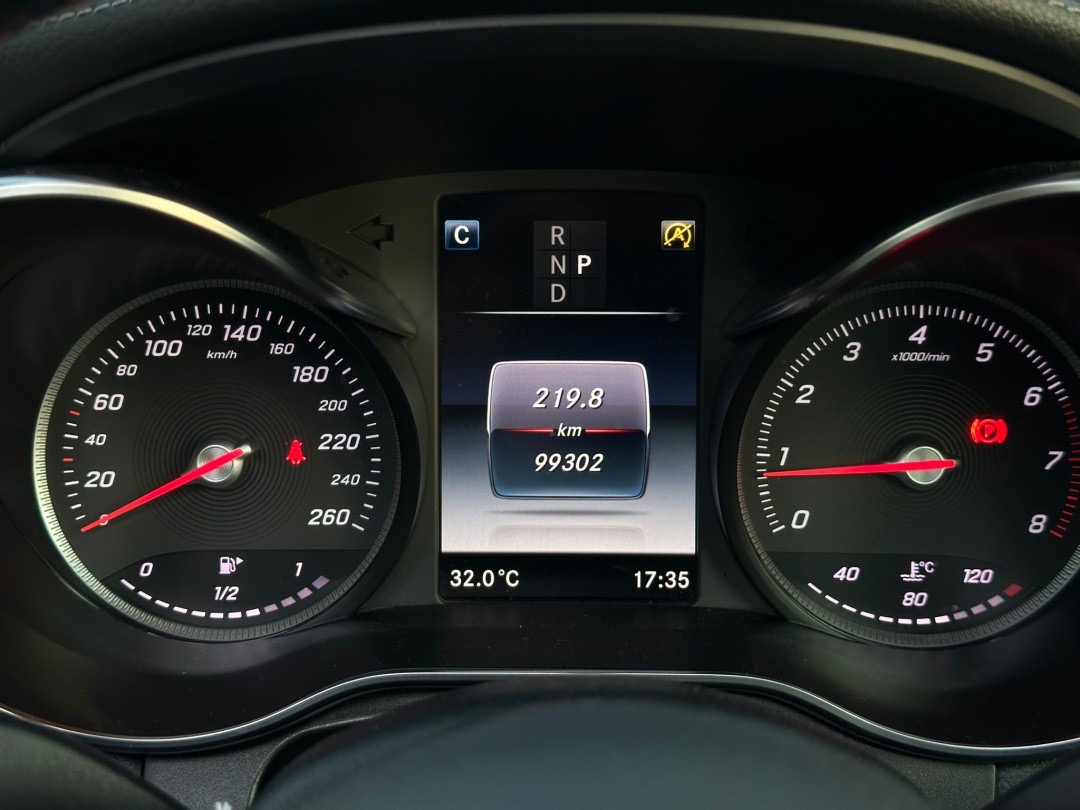2018 Mercedes-Benz GLC-Class GLC 250 d สีขาว (รูปที่ 12)