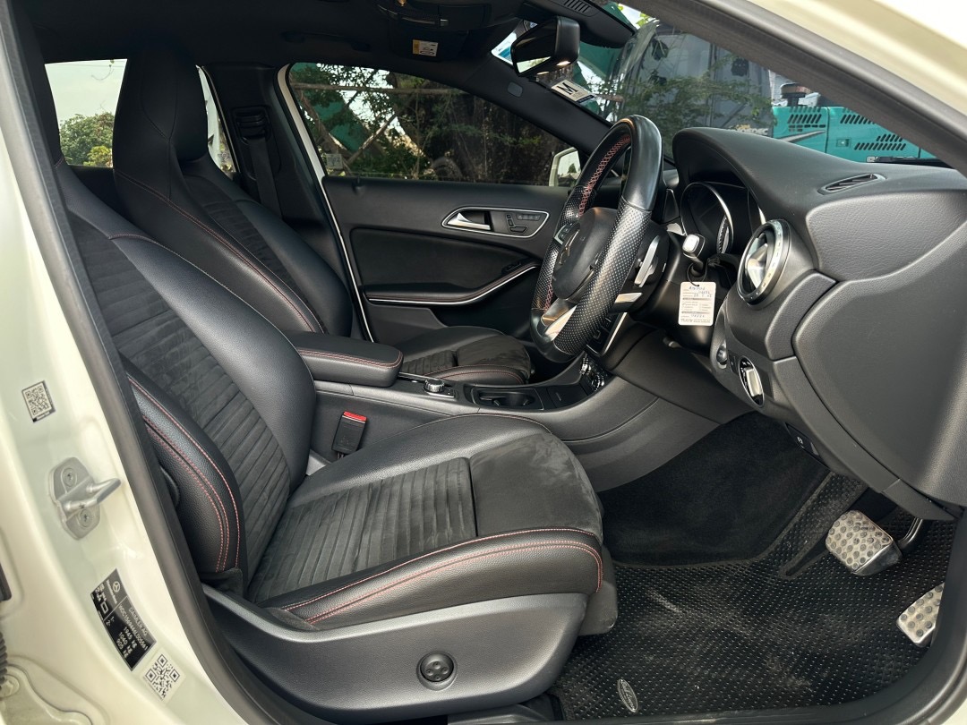 2017 Mercedes-Benz GLA-Class GLA250 สีขาว (รูปที่ 9)