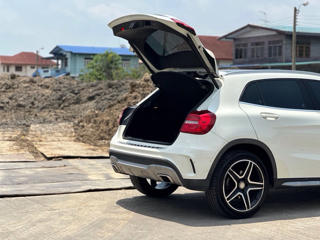 2017 Mercedes-Benz GLA-Class GLA250 สีขาว (รูปที่ 8)