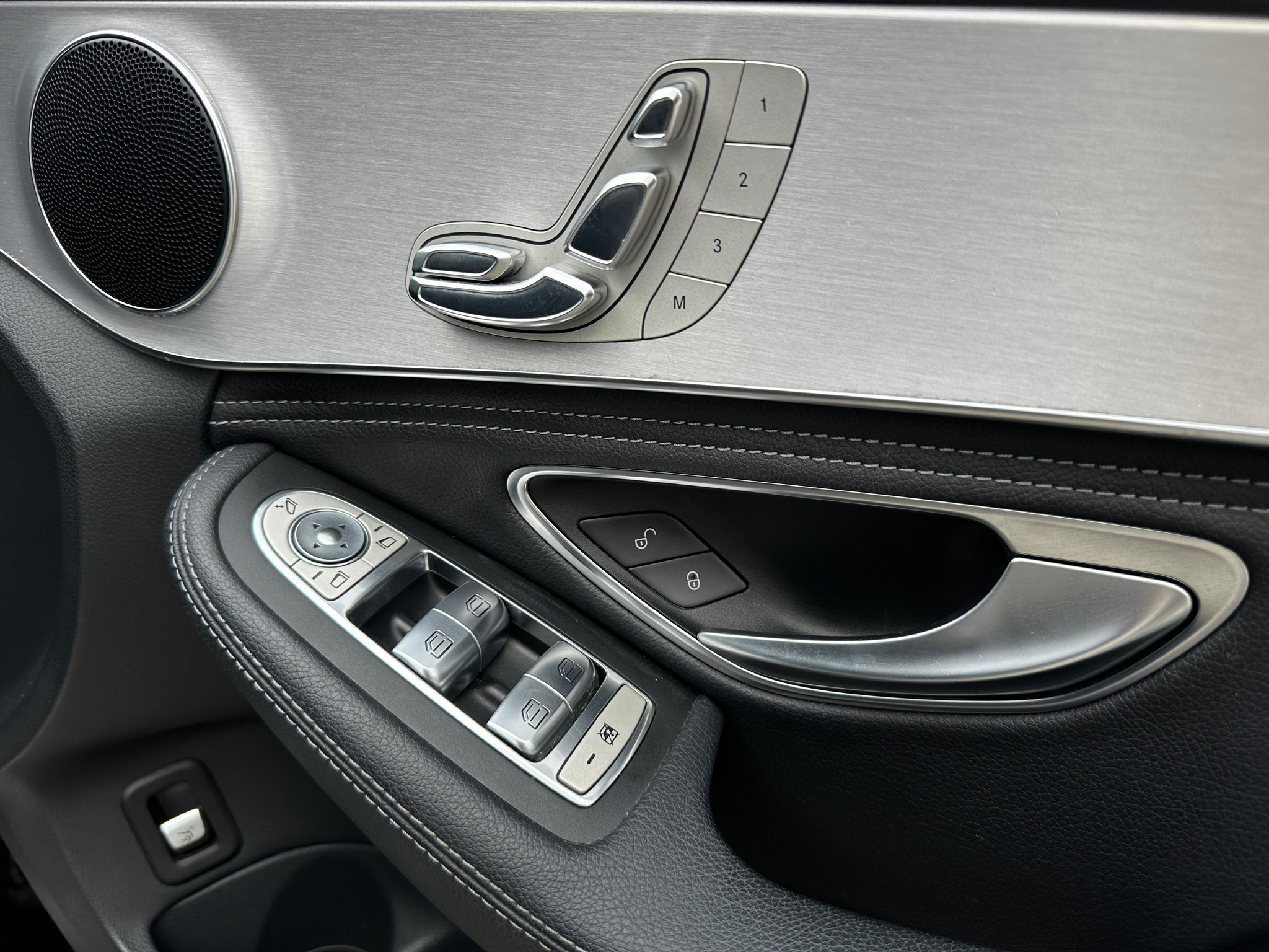 2014 Mercedes-Benz C-Class W205 C180 สีดำ (รูปที่ 18)