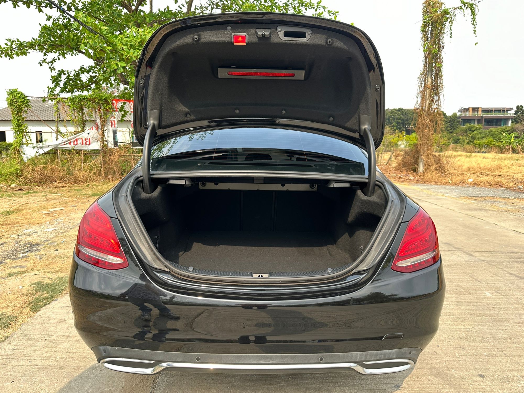 2014 Mercedes-Benz C-Class W205 C180 สีดำ (รูปที่ 16)