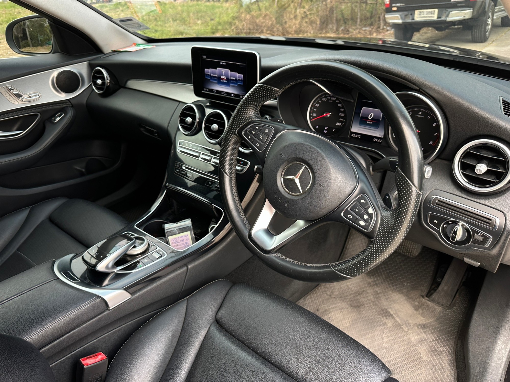 2014 Mercedes-Benz C-Class W205 C180 สีดำ (รูปที่ 4)